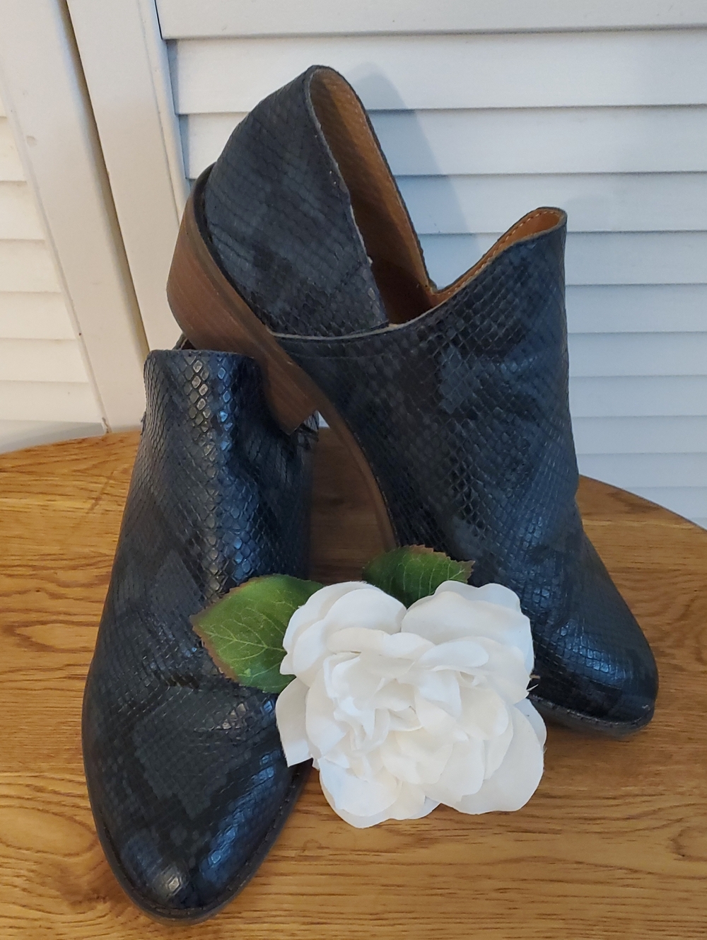 Lucky Brand Fausst Blue Leather Snakeprint Booties, Size 9.5 M